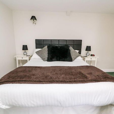 Triangle Inn Coachouse Rhayader Eksteriør billede